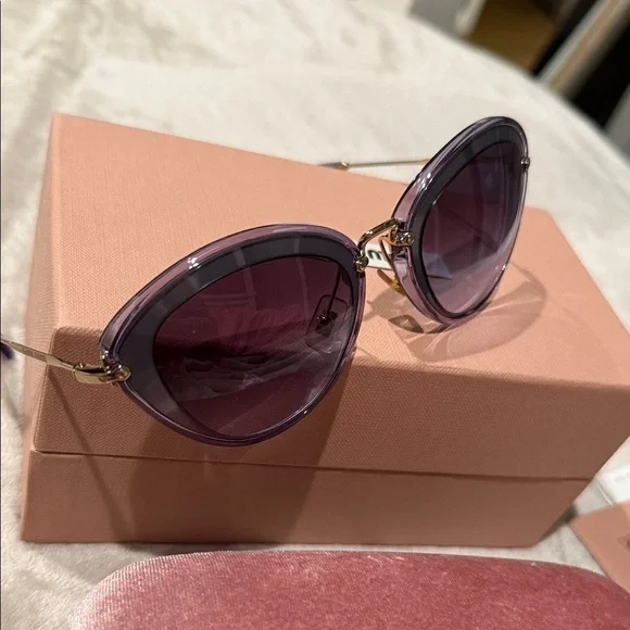 NWT Miu Miu Purple Sunglasses with Pink Velvet Case display picture 3